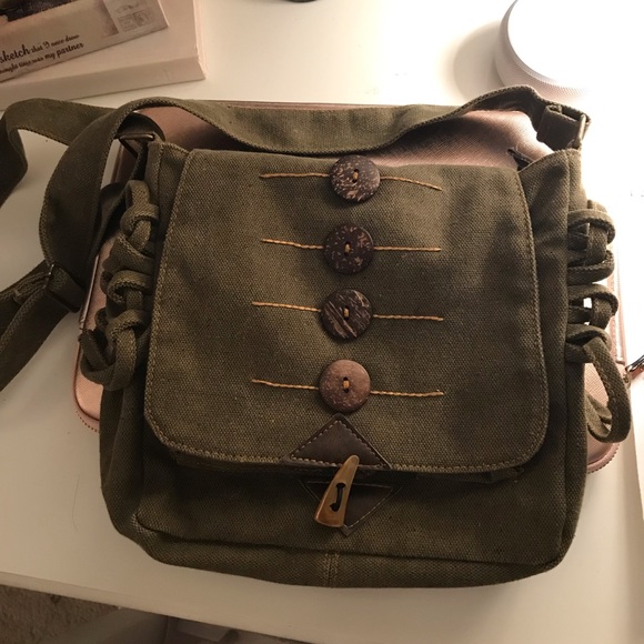Vintage Inspired Boho Shoulder Bag! - Picture 2 of 8